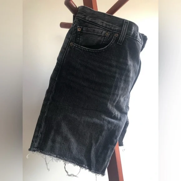 Men’s Levi jean shorts - Picture 4 of 6